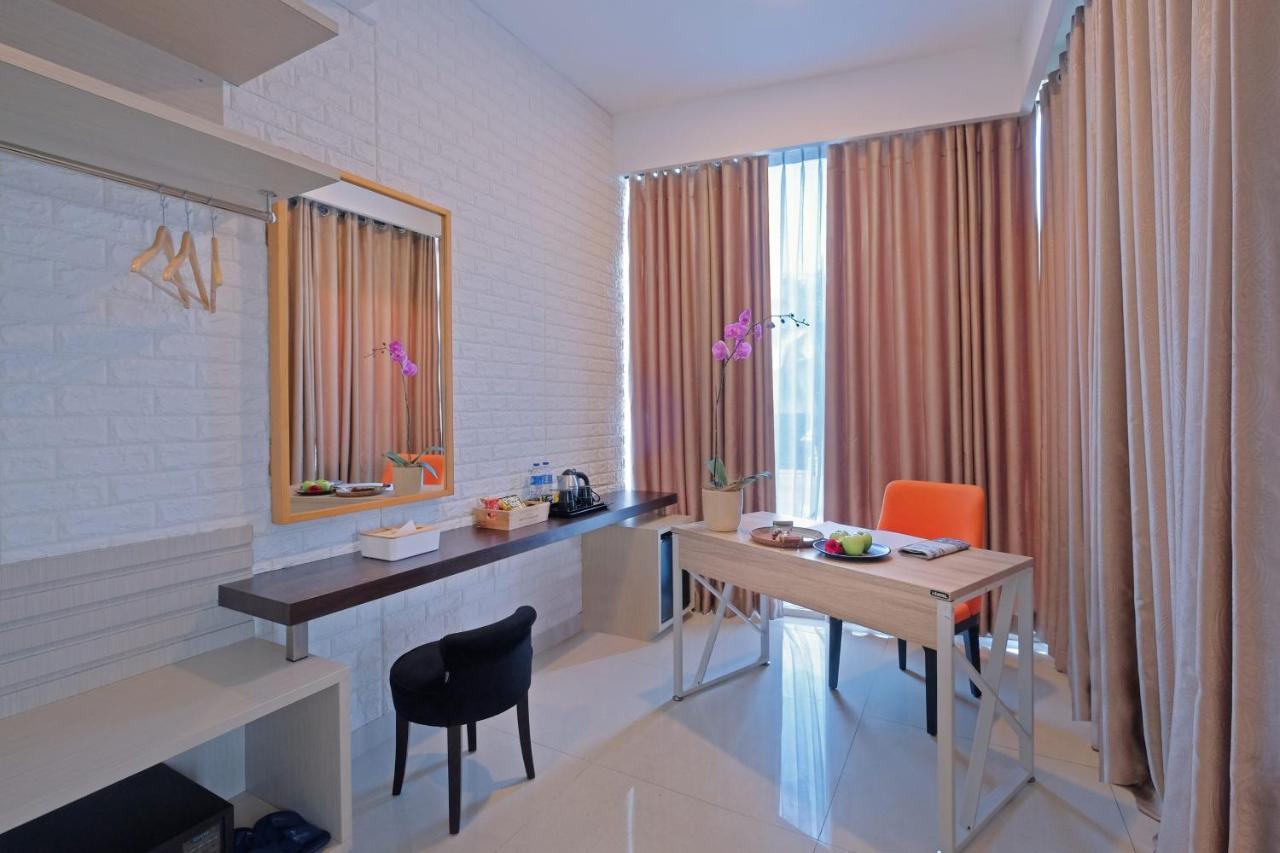 Premiere Hotel Tegal Exterior photo
