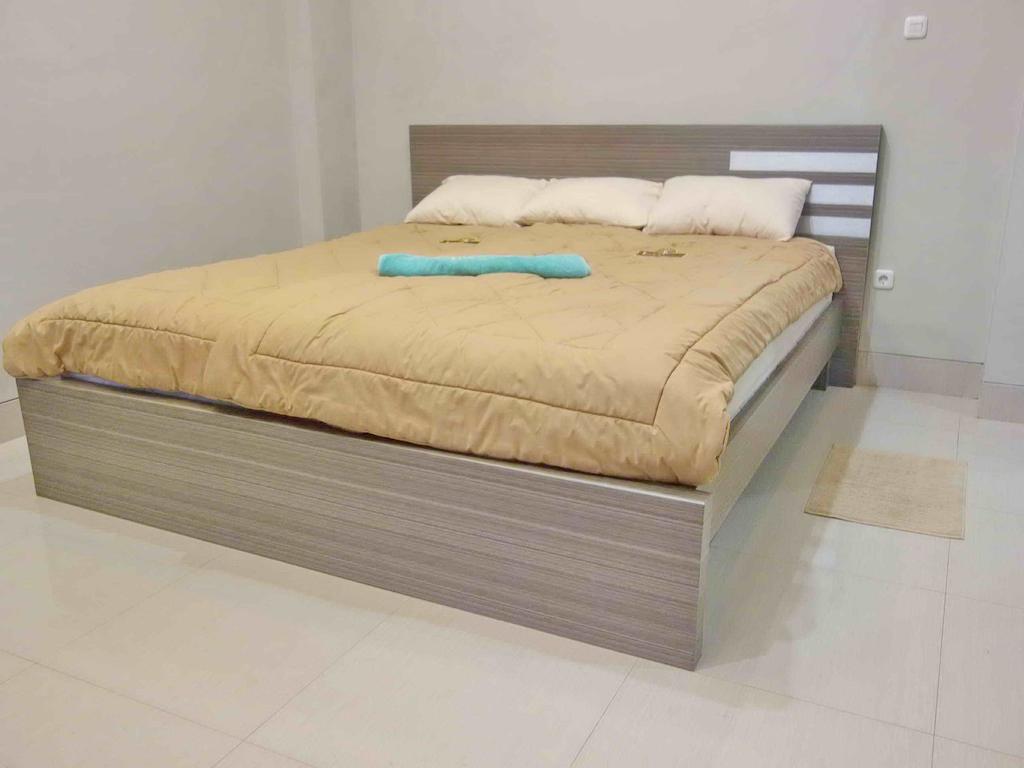 Premiere Hotel Tegal Room photo
