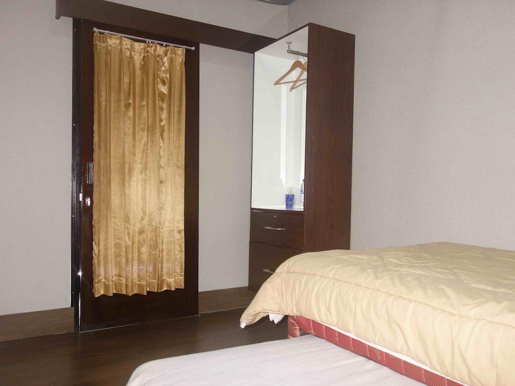 Premiere Hotel Tegal Room photo